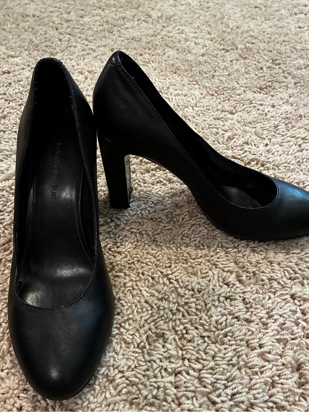 Banana Republic Black Leather Mid-Height Pump